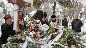 Anca Pandrea are o metoda inedita de a-l avea aproape pe Iurie Darie de Craciun! Va impodobi bradul cu pozele lui!