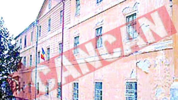 Si-a taiat venele pentru ca se Inchidea Azilul