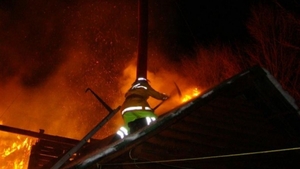 Patru tineri răniți în Prahova, după ce o sobă supraîncălzită a explodat