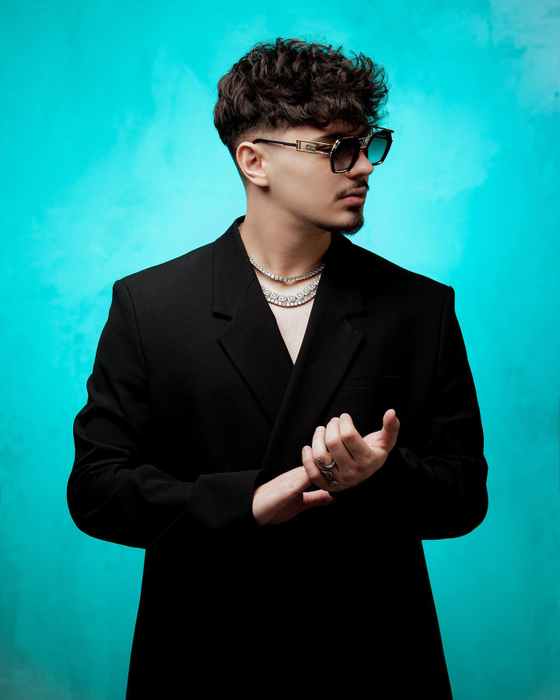 Deny este unul dintre cei mai cunoscuți DJs din București (Foto: Instagram)