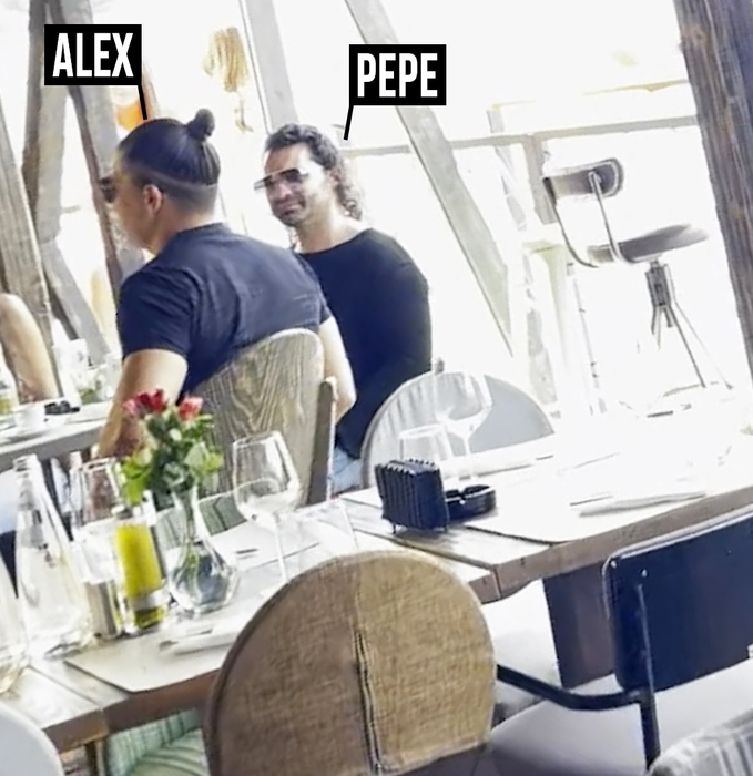 Pepe, alături de vărul lui, Alex