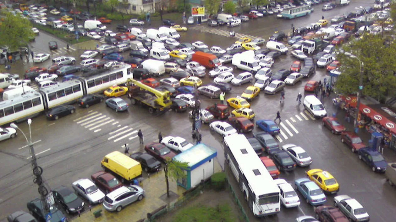 Marturii cutremuratoare facute de soferul purtat pe capota unei masini pe strazile din Capitala: Eu m-am...