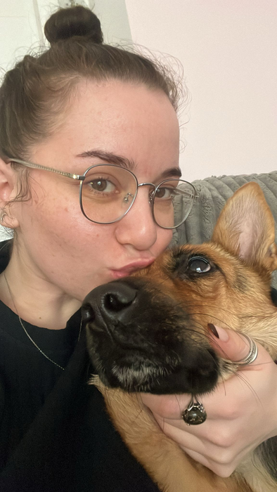 Tânăra de 25 de ani s-a atașat de patrupedele pe care le-a avut în grijă foto: arhivă personală