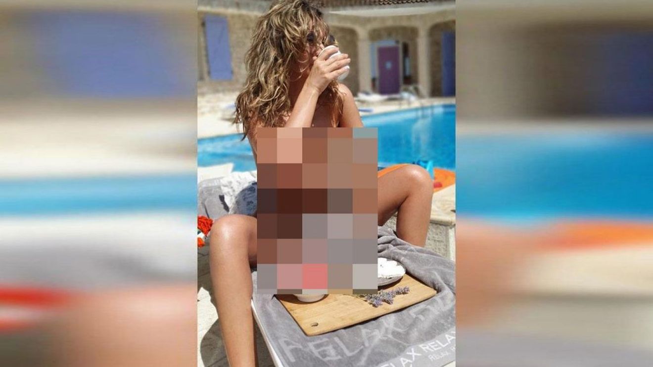 Anna Lesko, fotografiată complet goală! NU are deloc lenjerie intimă! Şi-a desfăcut picioarele...