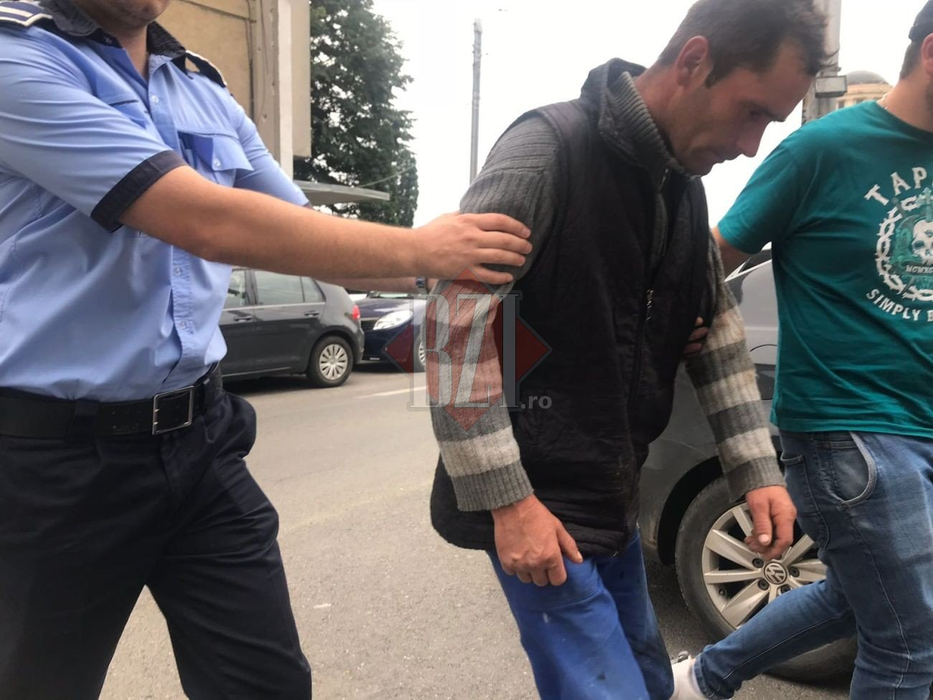 Un bărbat din Iași i-a tăiat stomacul fratelui și s-a făcut nevăzut: „Nu mai e om”