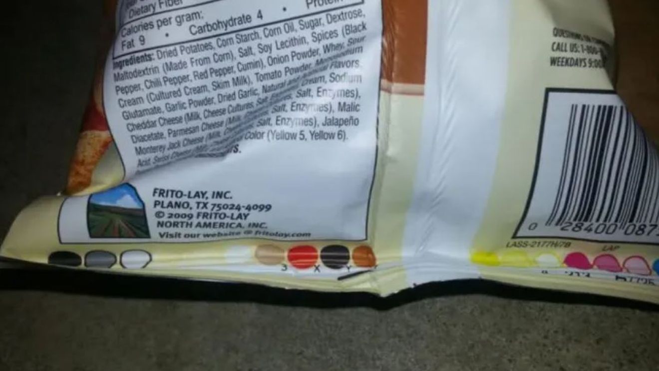 Ce reprezintă cercurile colorate de pe pungile de alimente, de fapt. Puțini români știau asta!