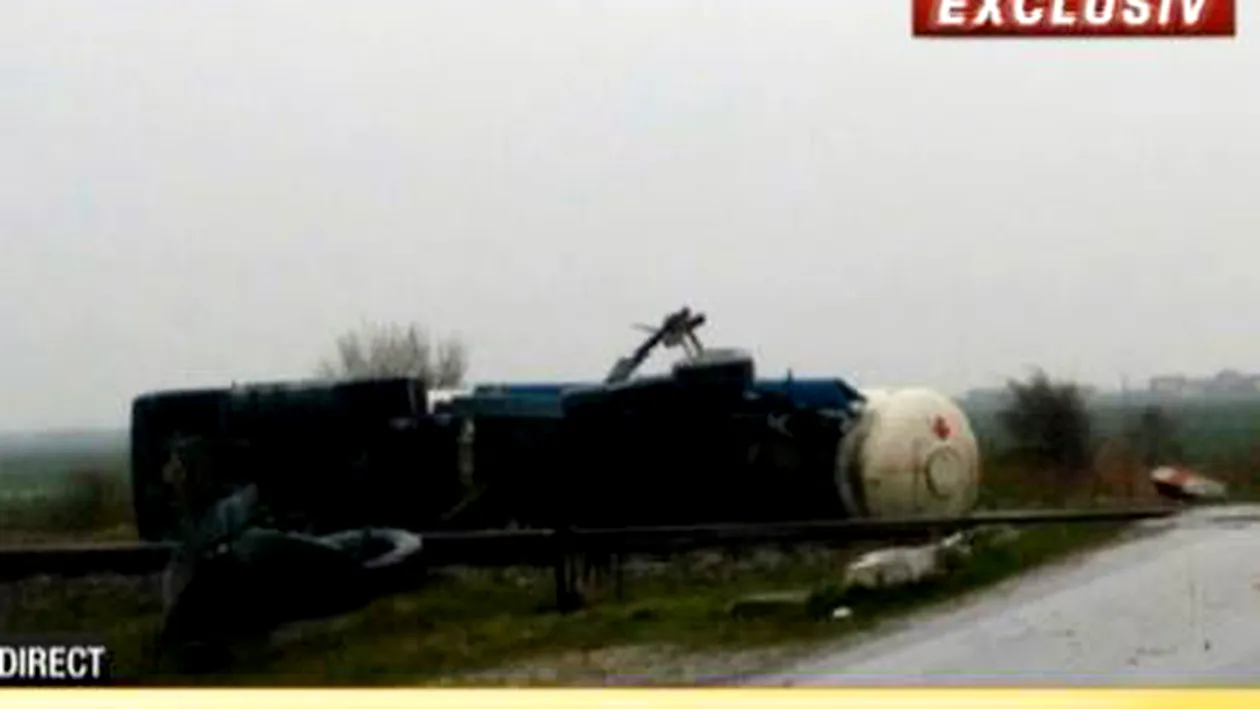 Un tren cu 100 de persoane s-a izbit de o cisternă încărcată cu GPL în apropiere de pista aeroportului Otopeni