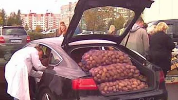 Asta este cel mai mare TARAN de pe net! Si-a umplut limuzina de 100.000 de euro cu saci de cartofi din piata Crangasi