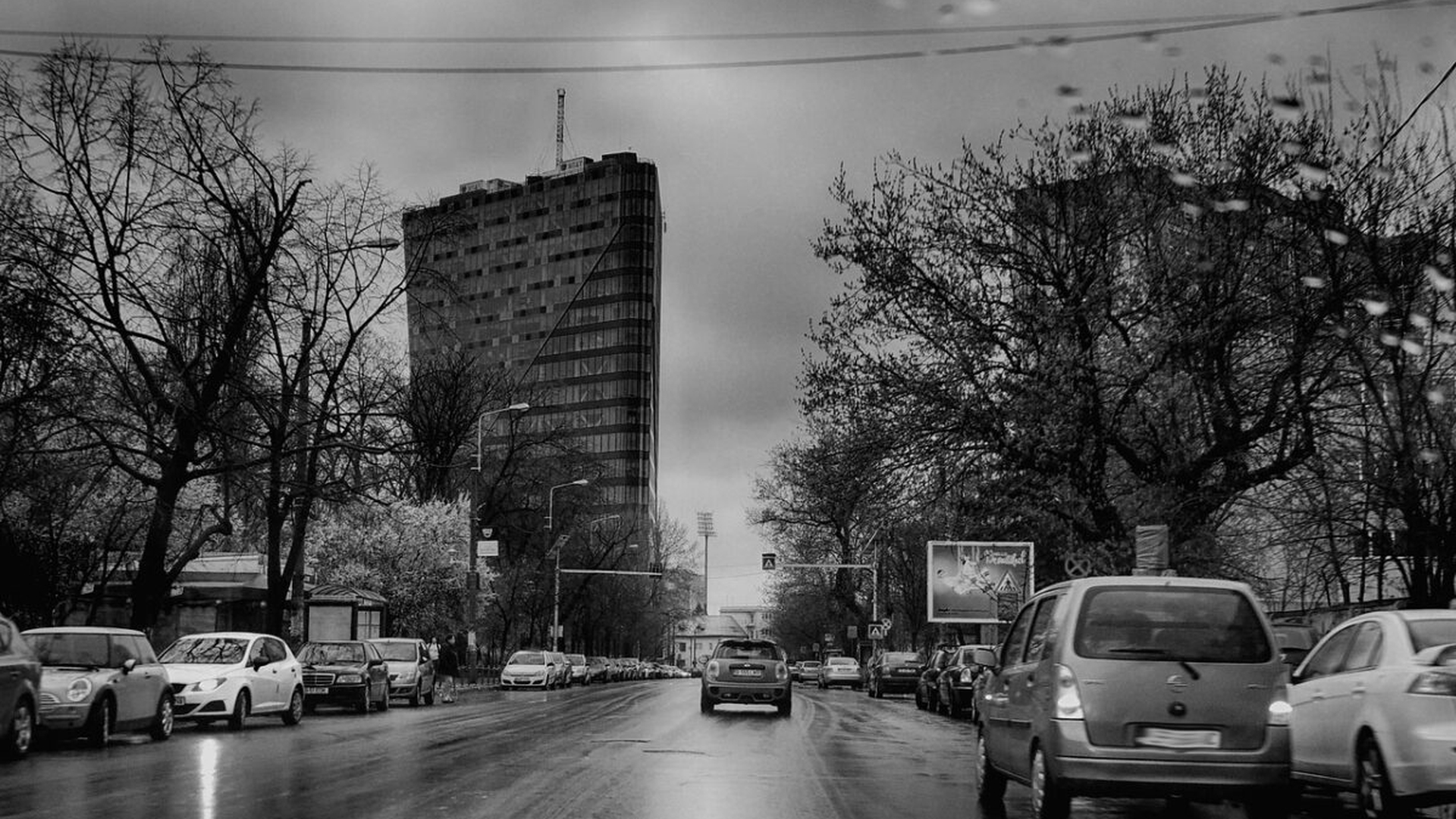Surpriză neplăcută pentru un șofer bucureștean. Cu ce mesaj s-a trezit pe mașină, după ce a parcat în zona Colentina