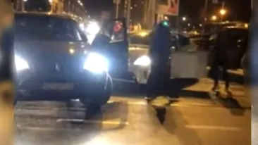 Un bețiv din Botoșani a trecut pe post de polițist și a început să dirijeze circulația! Șoferii nu au scăpat neînjurați