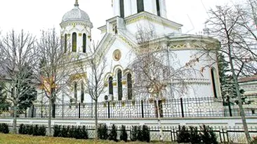 Anca Badiu sustine ca preotul i-a inapoiat acatistul fiindca nu i-a dat bani: Am fost tratata cu dispret in biserica