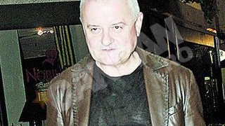 Moni o saruta pe Irinuca pe gura, iar pe Irinel nu-l deranjeaza: "Este un gest normal intre o mama si fiica ei!"
