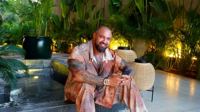 Alex Bodi, zi de naștere pe lux și opulență! Au curs râuri de șampanii, iar iubita l-a filmat în ipostaze inedite