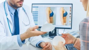 (P) Mărirea sânilor cu implanturi: ce tip de silicon să alegi și de ce?