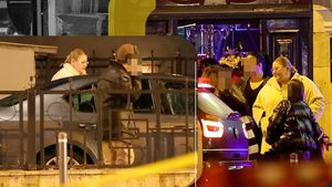 Șoșoacă, în acțiune! I-au suspendat permisul, dar cea mai guralivă politiciană nu se lasă! Uite-o cum ”ghidonează” volanul!