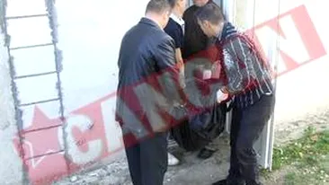 Se bat pentru custodia copilului politistului asasin