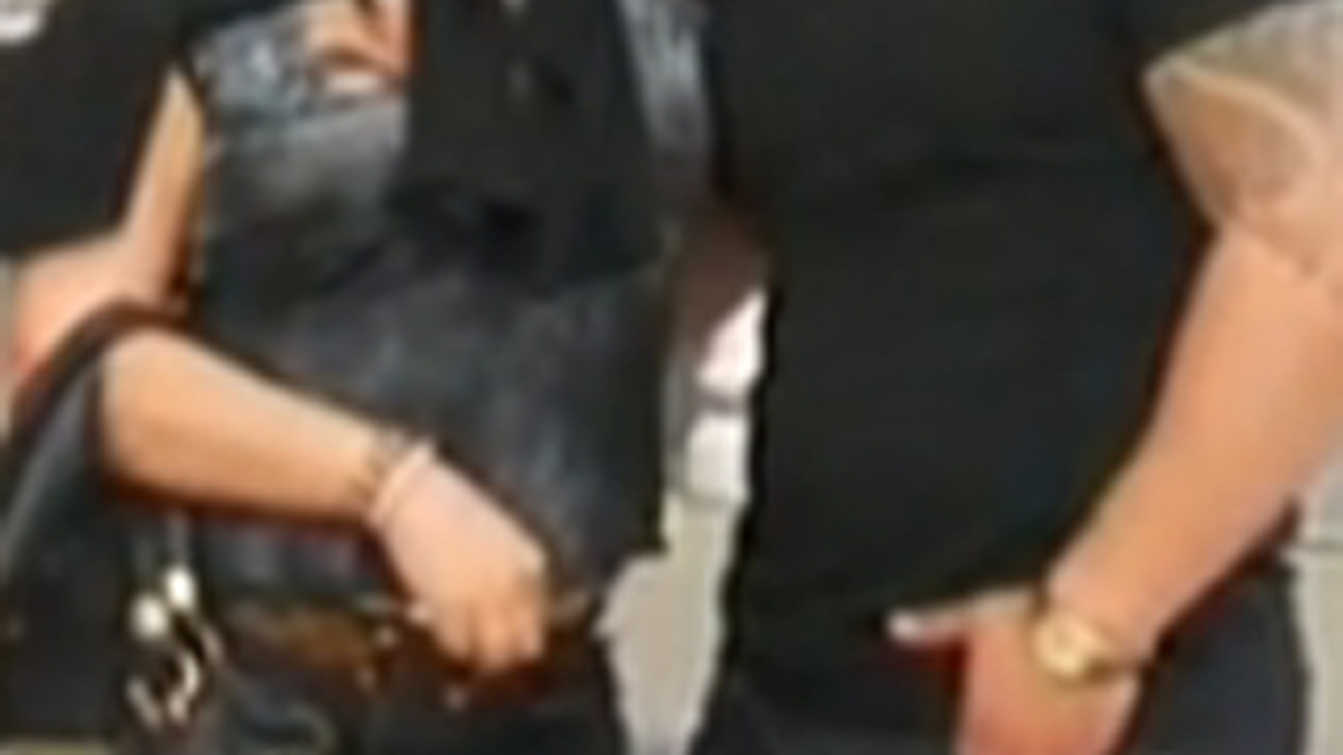 VIDEO Carmen Serban: "Frumuselul din imagini nu este iubitul meu, el este un prieten bun si atat"