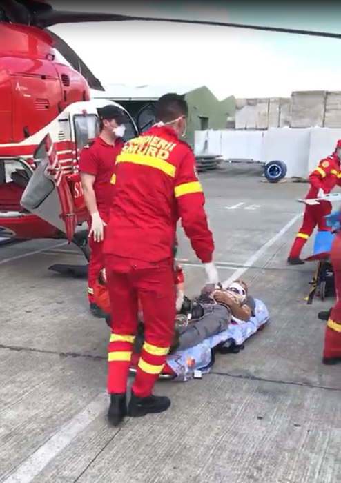 Accident de muncă înfiorător în Prahova! Bărbatul rănit grav a fost adus cu elicopterul SMURD în București