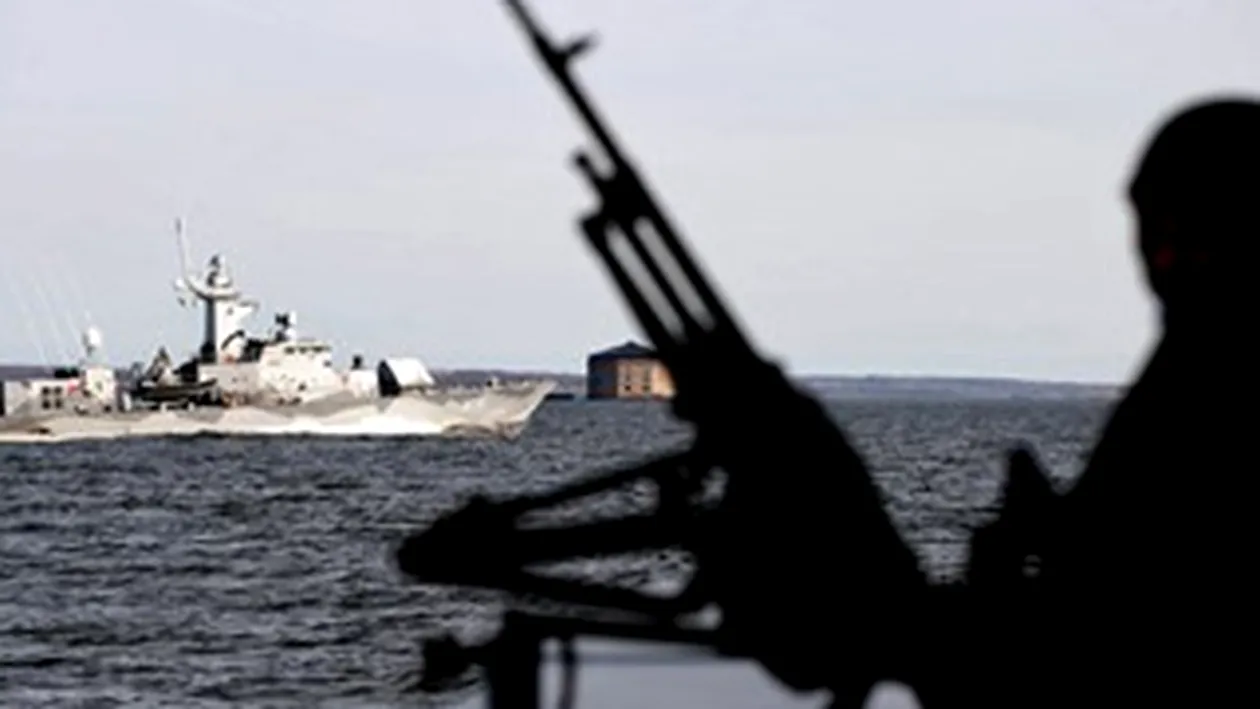 Un marinar bulgar de pe nava rapita de somalezi, cere disperat ajutorul