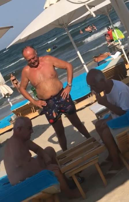 Regele construcțiilor” și ”Împăratul ochelarilor” au încins zarurile pe plaja milionarilor, Caelia