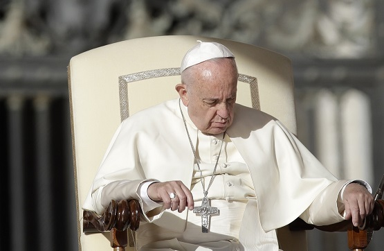 Papa Francisc a făcut o mărturisire neobişnuită în direct. Ce a recunoscut că face în timpul slujbelor religioase