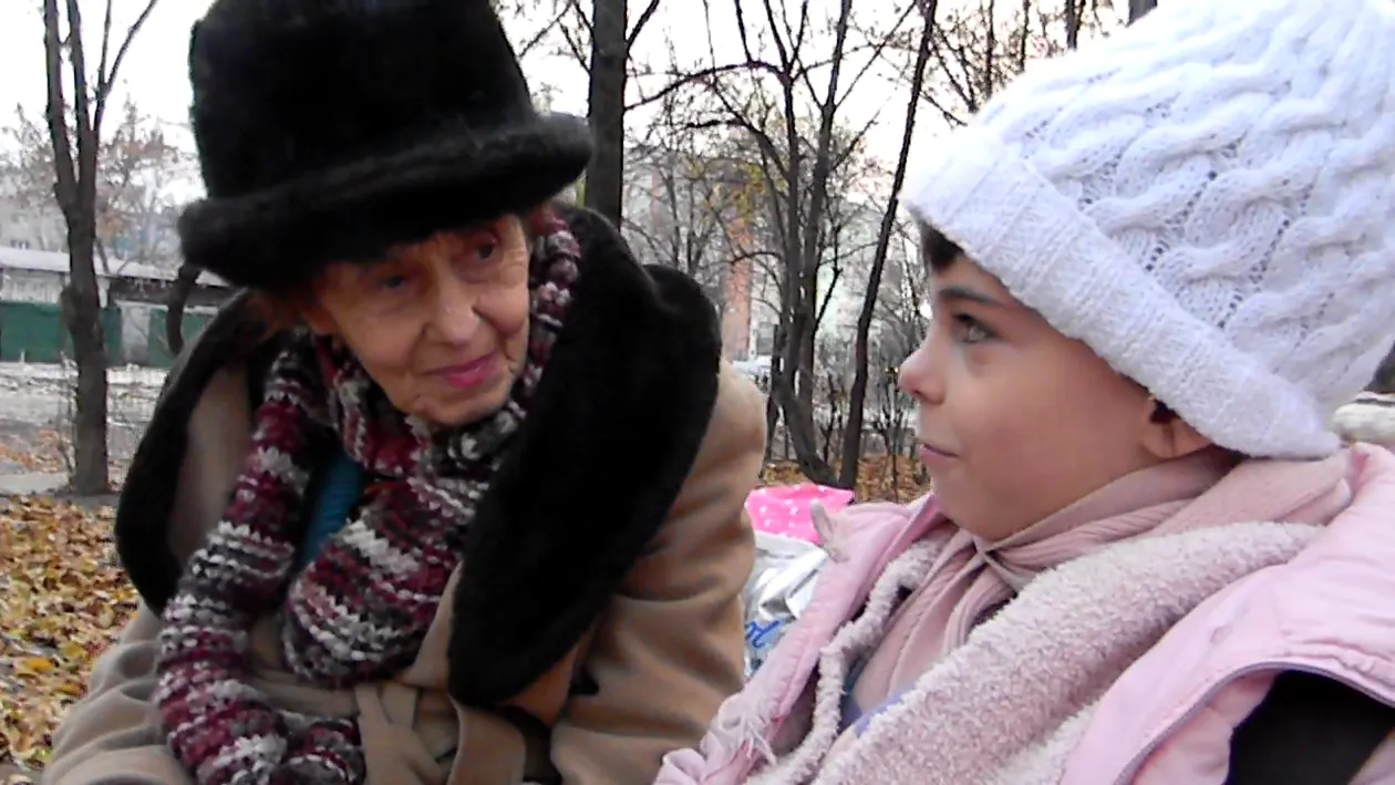 Fiica Adrianei Iliescu, cea mai batrana mama din Romania, gateste singura la 7 ani! De Craciun a facut chiar si sarmale!