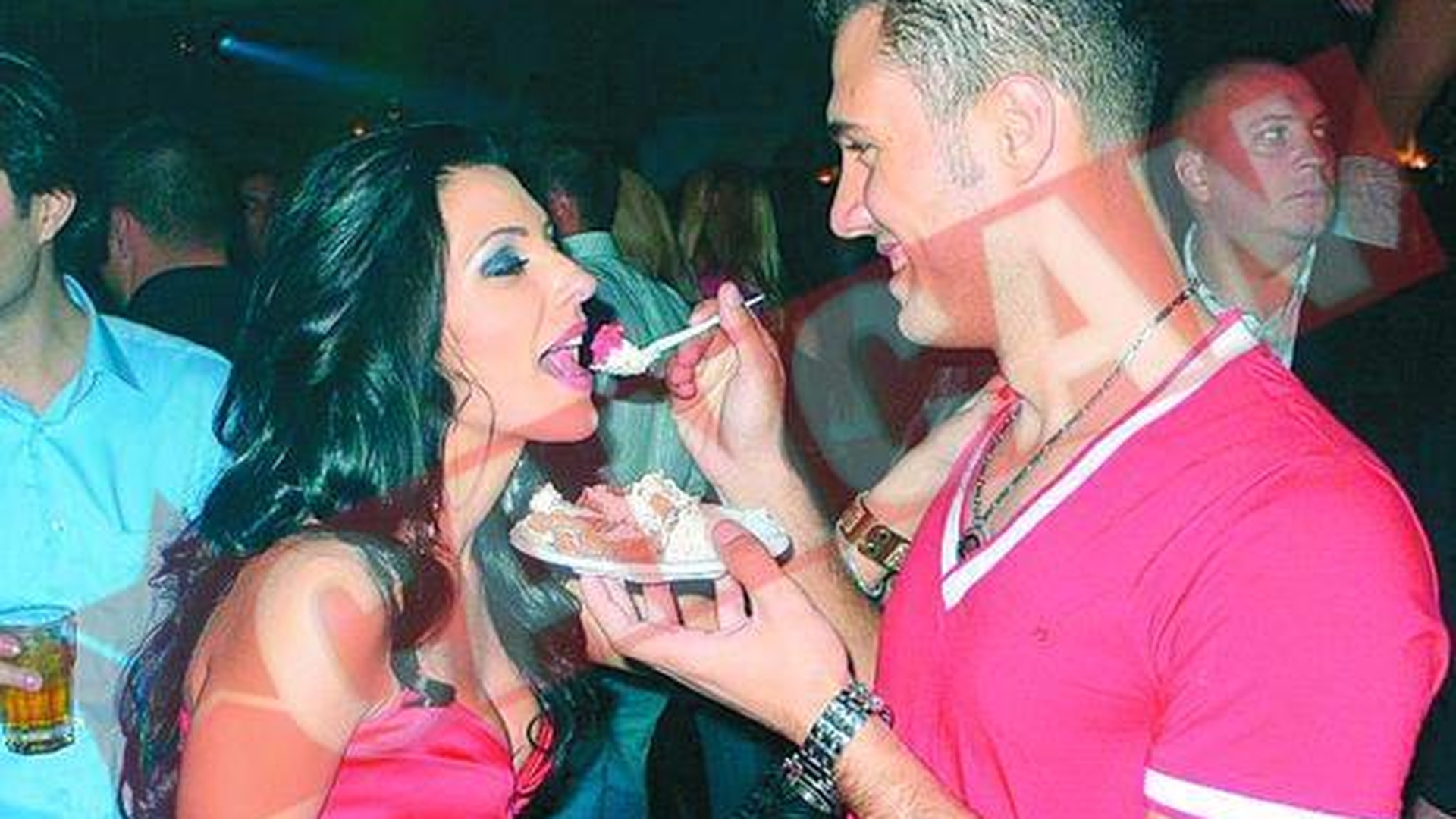 Celia si Kemal s-au distrat in club pana dimineata