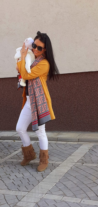 Raluca Macovei a născut în secret