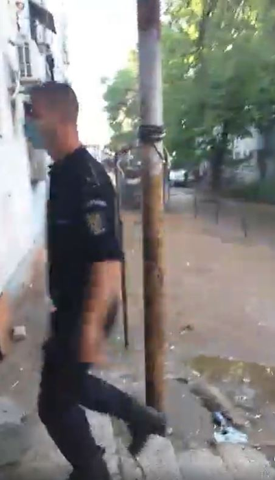 Scene violente în ghetoul Zăbrăuți din Capitală: “Nu mai putem, măi, nene! Ne omorâți”. Polițiștii și jandarmii au intervenit de urgență