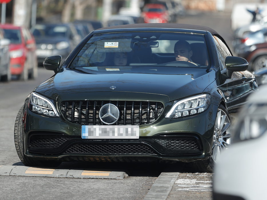 Vladimir Drăghia la volanului unui C43 AMG decapotabil