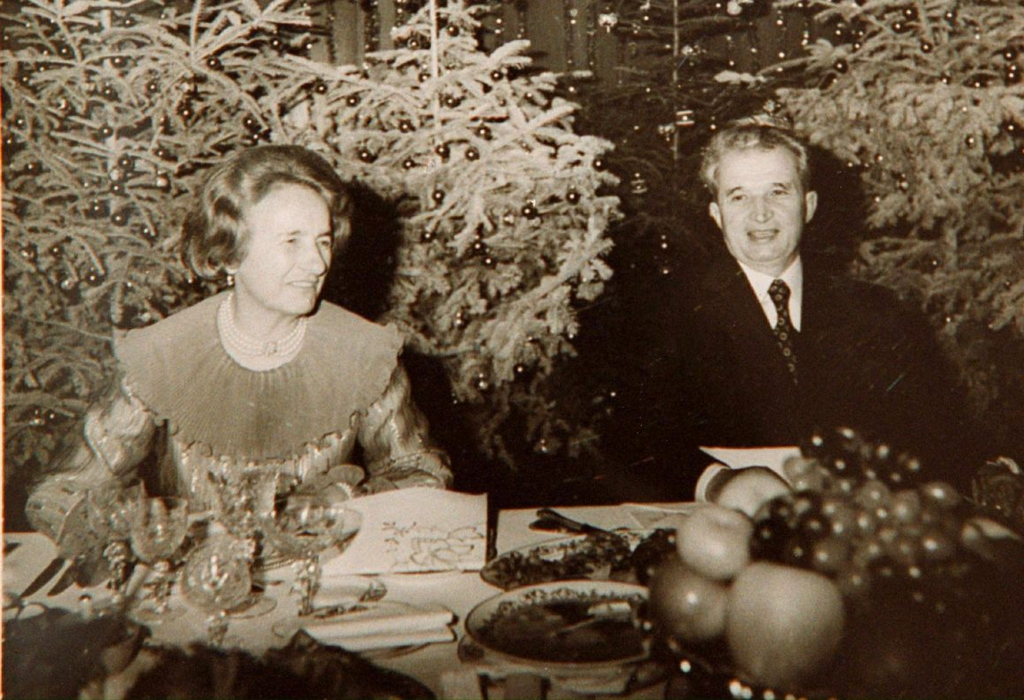 BUC02 - 19811225 - BUCHAREST, ROMANIA : (FILES) A file photo dated December 1981 of former Romanian communist dictator Nicolae Ceausescu (R) and his wife Elena during their 1981 winter holidays at one of their residences in Bucharest. Romania commemorates on Saturday, 25 December 1999 the tenth anniversary of the end of Ceausescu's regime in a popular uprising when Ceausescu and his wife were shot on Christmas day, 25 December 1989. EPA PHOTO ROMPRESS/FILES (B/W ONLY)