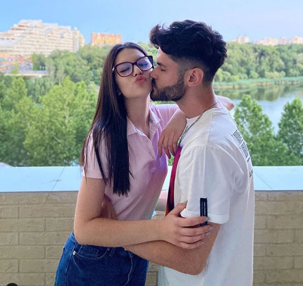 Pavel Stratan va turba de furie! Cleopatra e măritată la doar 17 ani! Indiciul care a scăpat pe internet