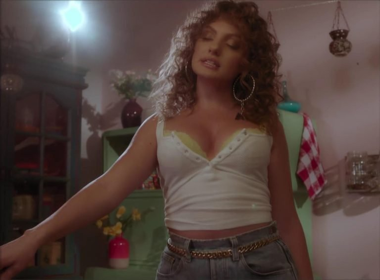 Fotografii incendiare cu Alexandra Stan, făcute publice după despărțirea de iubitul ei