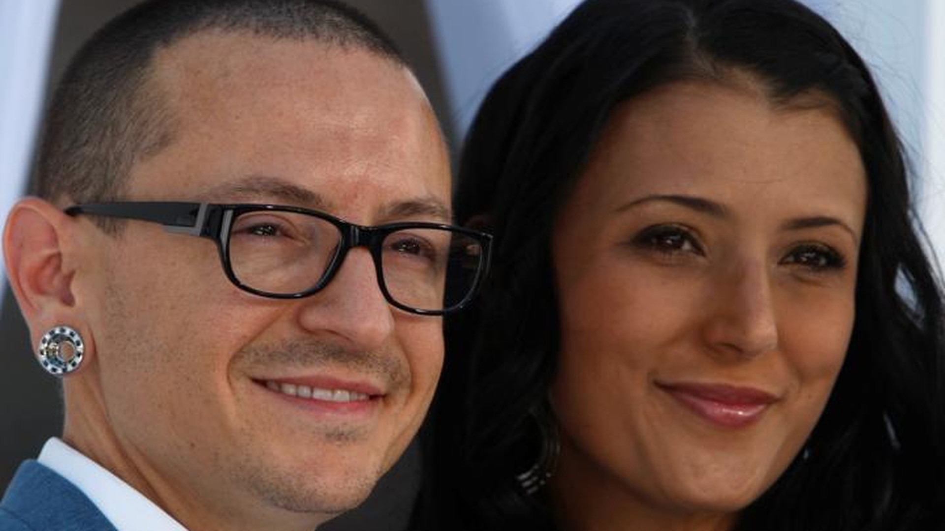 Imagini cu solistul Linkin Park chiar înainte de sinucidere! 