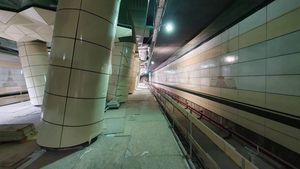 Noi probleme la stația de metrou Eroilor 2. Locul a fost inundat din cauza ploii. Apa a ajuns până la lifturi