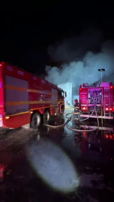 Incendiu la Dragonul Roșu din București! Flăcările mistuie totul în calea lor. Imagini VIDEO