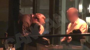 Vica lui Piţi & fiul ex-preşedintelui Moldovei au ”topit” patru sticle de vin şi s-au sărutat ca-n filmele cu mafioţi! 