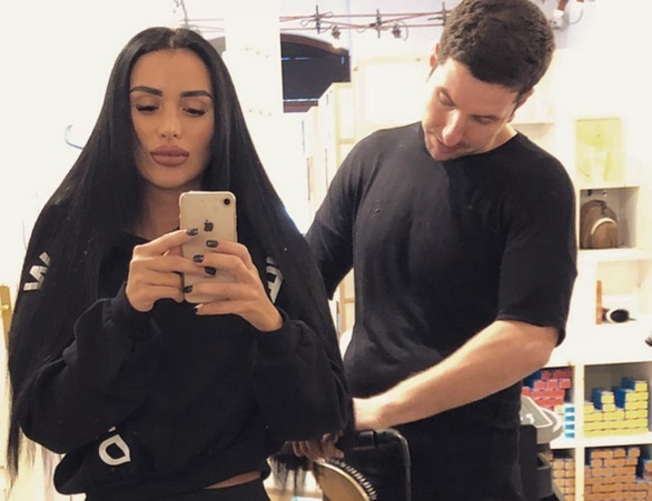 Daniela Crudu a dat brunetul pe blond! Fosta asistentă TV şi-a schimbat radical look-ul