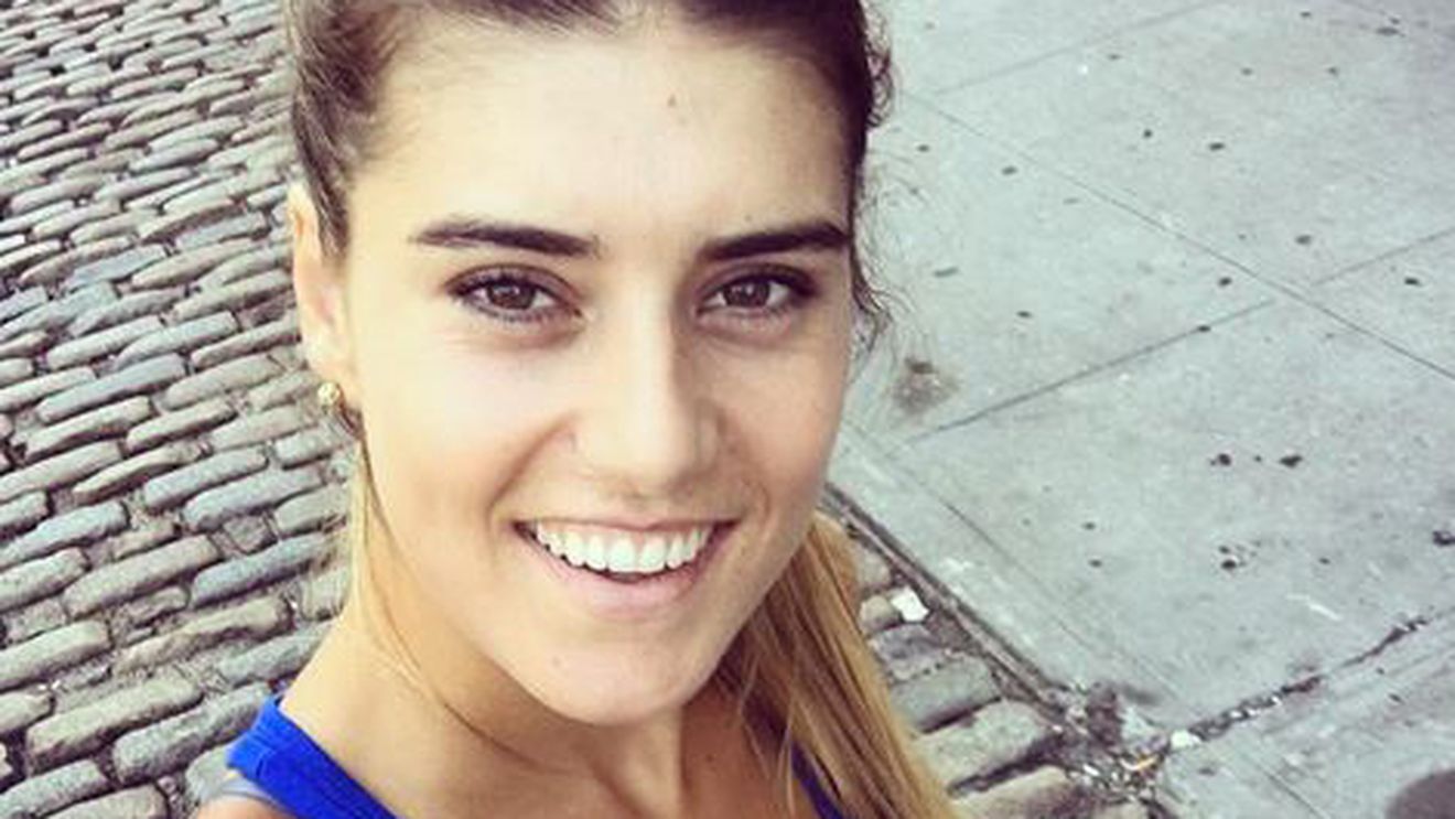 O vezi mereu pe terenul de tenis, dar iată ce maşină conduce! SORANA CÎRSTEA le-a arătat tuturor. „Beep, beep“