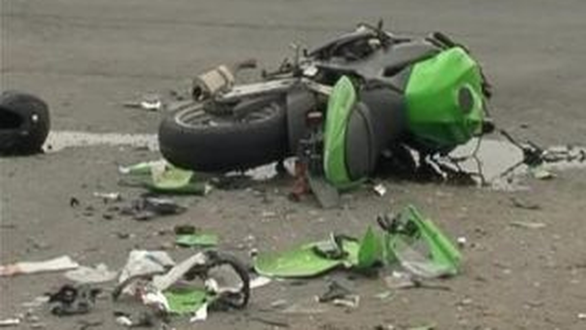 Un motociclist a murit pe DN2 dupa ce a fost lovit violent de o masina si proiectat intr-un alt automobil