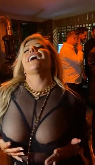 Loredana Groza, surprize după surprize de ziua ei! Sărbătorita a făcut duet cu Luis Gabriel și Prințesa de Aur la petrecerea de azi-noapte | FOTO & VIDEO