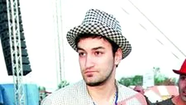 Smiley scos din programul trupei Simplu