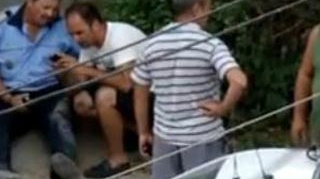 VIDEO Politist, calcat cu masina de un talhar pe care incerca sa-l legitimeze