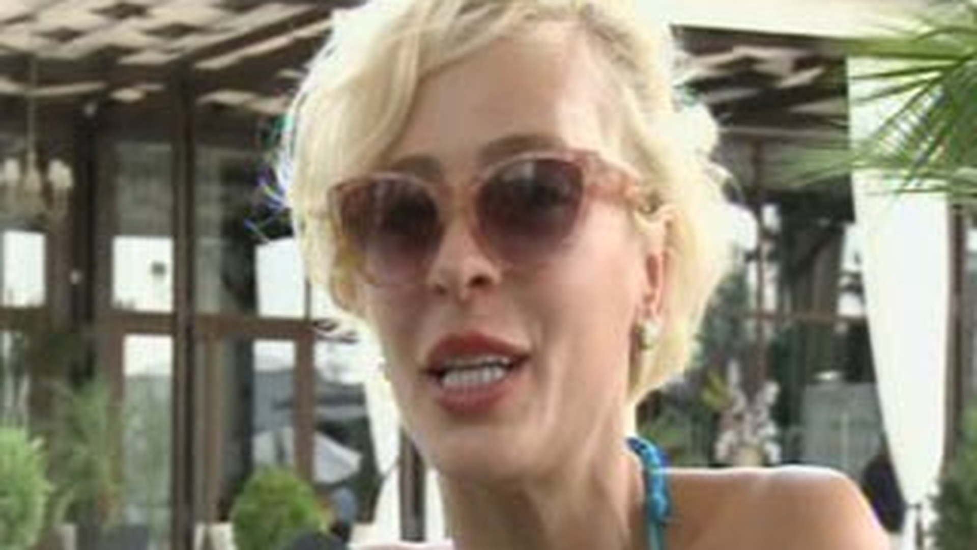 N-o sa-si vina sa crezi ce si-a tatuat Silvia Pop pe omoplat! Cine ar fi crezut ca in blonda zace un mic filosof?