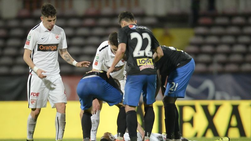 Ekeng a căzut ca secerat pe teren la partida Dinamo - Viitorul, disputată anul trecut