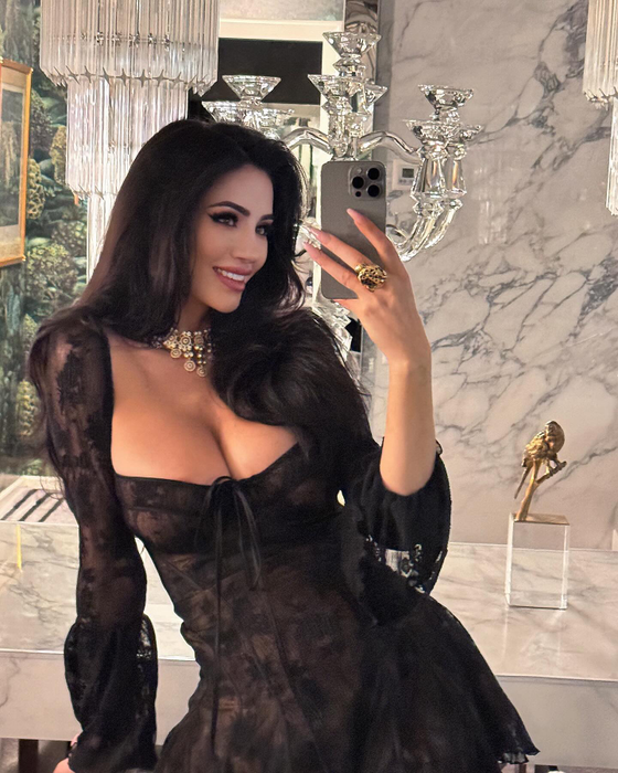 Andreea Sasu, cadou de 250.000 de euro de la Philipp Plein! Fanii au reacționat: ”Nu fi naivă!” + Primele imagini cu burtica de graviduță