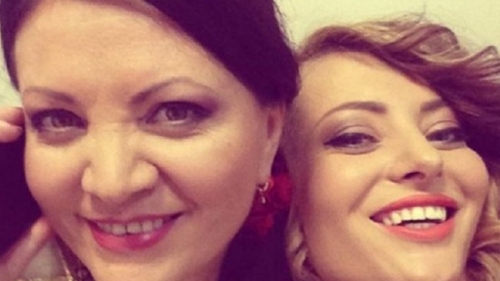 Astăzi este ziua de naştere a DELIEI, dar mama ei nu se poate bucura pe deplin: ”Un ochi râde, altul plânge!”