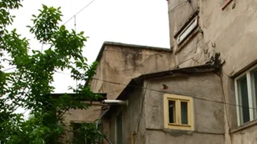 Scandal sangeros intre concubini! A sarit de la etaj ca sa scape de moarte!