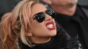 Ultima apariţie a faimoasei Lady Gaga i-a lăsat pe toţi cu gura căscată! La malul mării, cu posteriorul...