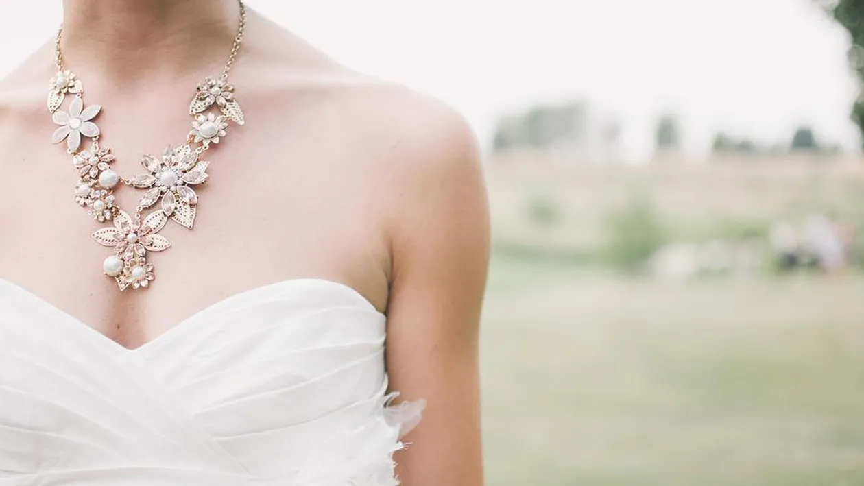 Cea mai tare nuntă! O tânără s-a căsătorit cu ea însăși, dar n-a mai suportat și a divorțat a doua zi